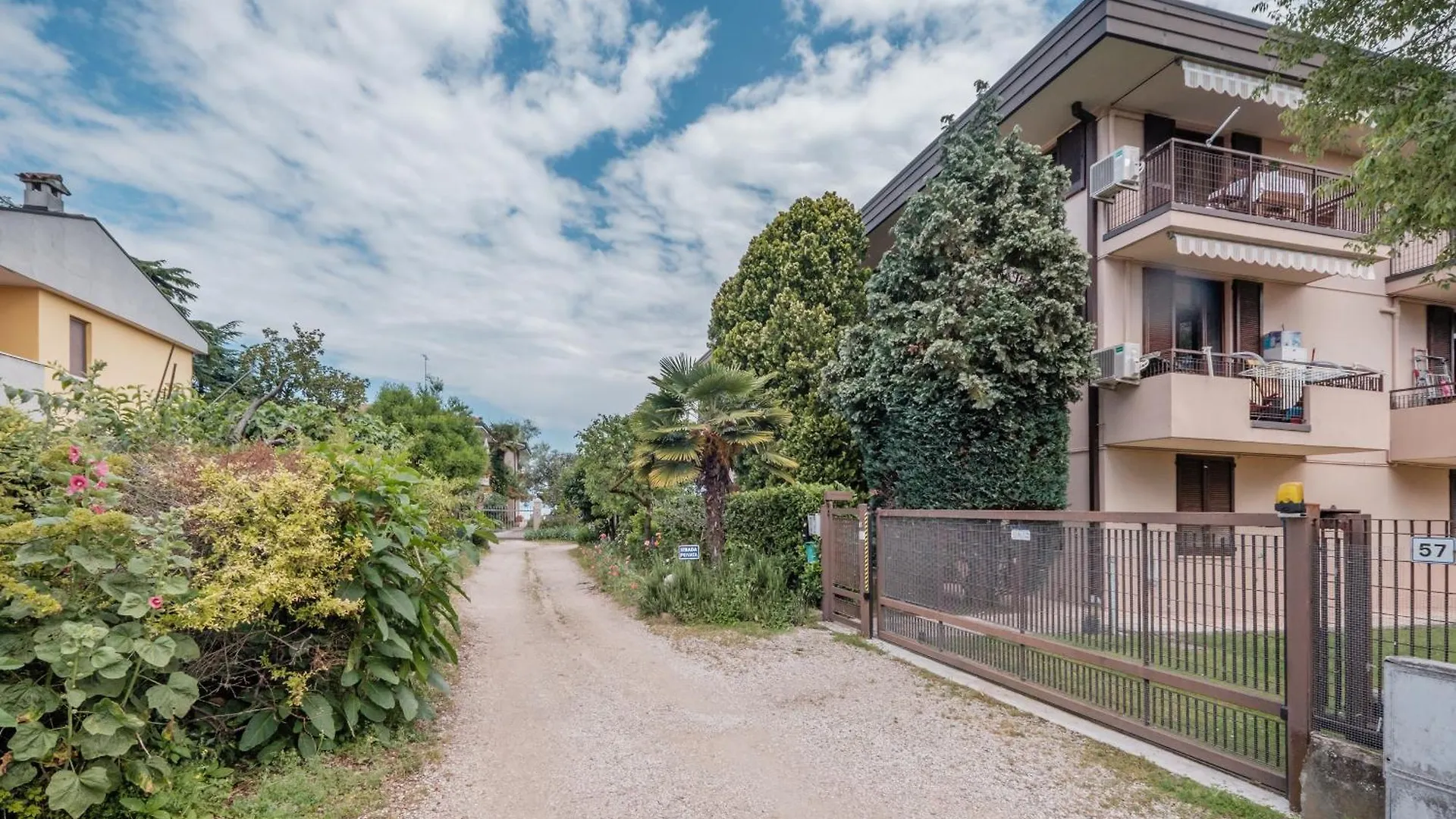 Casa Lugana 20 - Monolocale Con Piscina Fronte Lago Sirmione