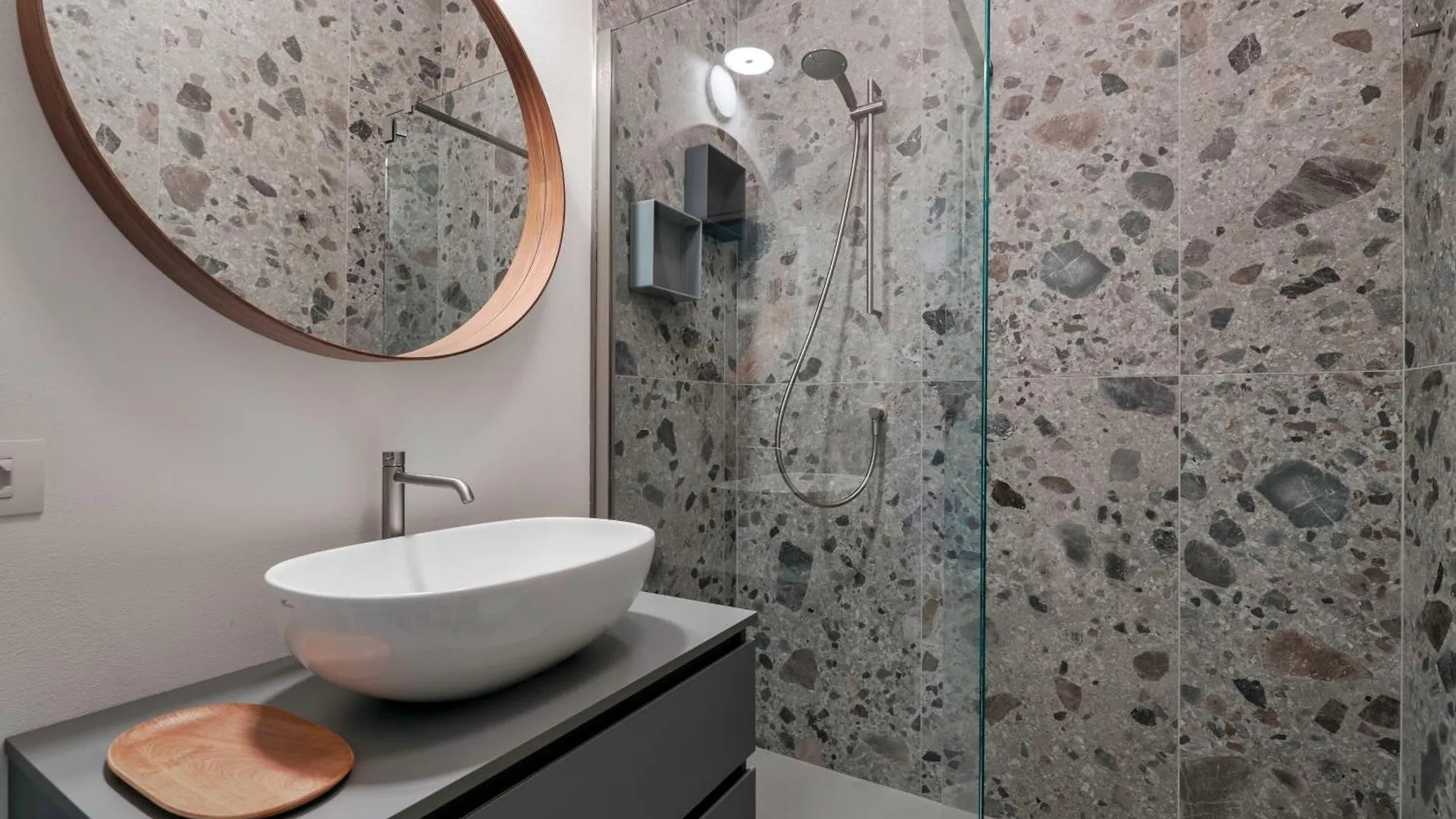 Apartment Casa Lugana 20 - Monolocale Con Piscina Fronte Lago Sirmione Italy