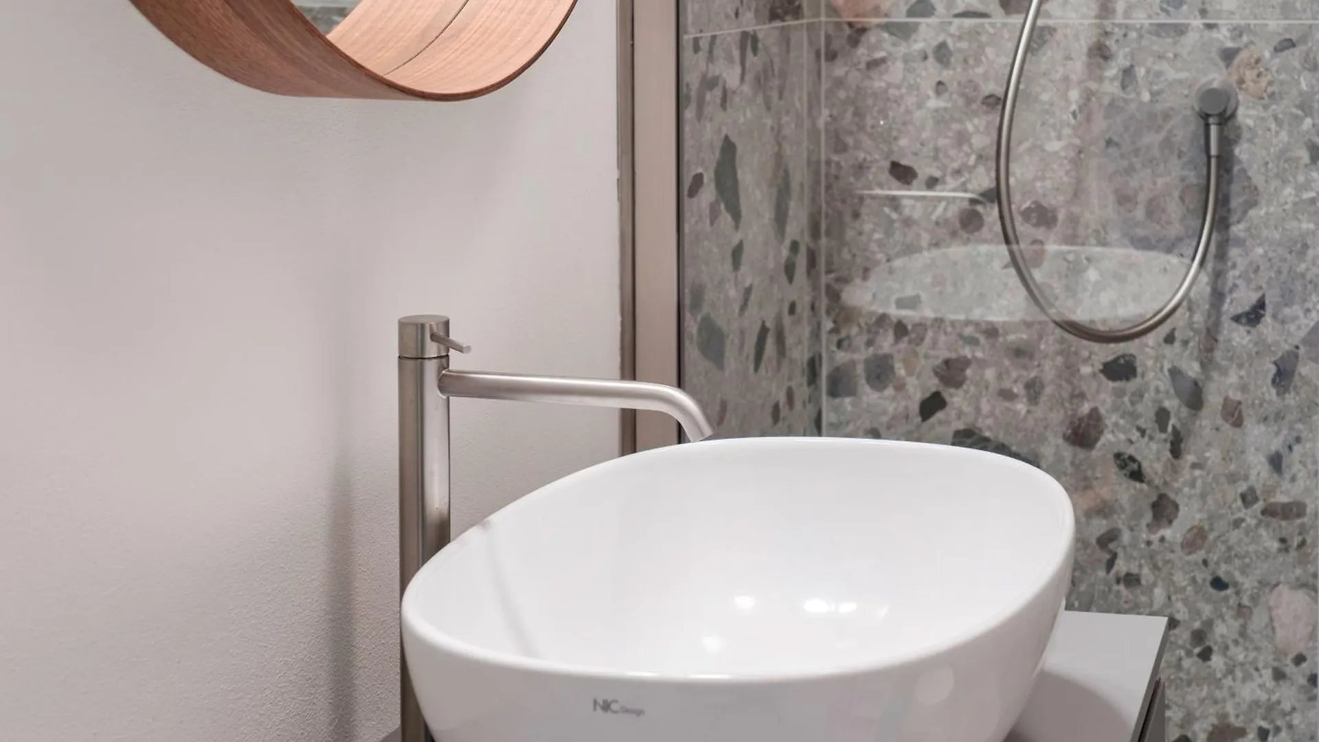 Casa Lugana 20 - Monolocale Con Piscina Fronte Lago Sirmione 0*,  Italy